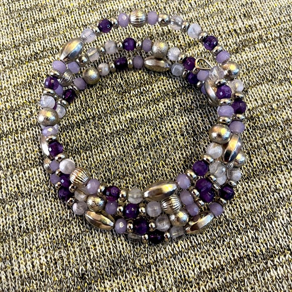 Bracelet with multiple layers purple and wh colors - Picture 1 of 1